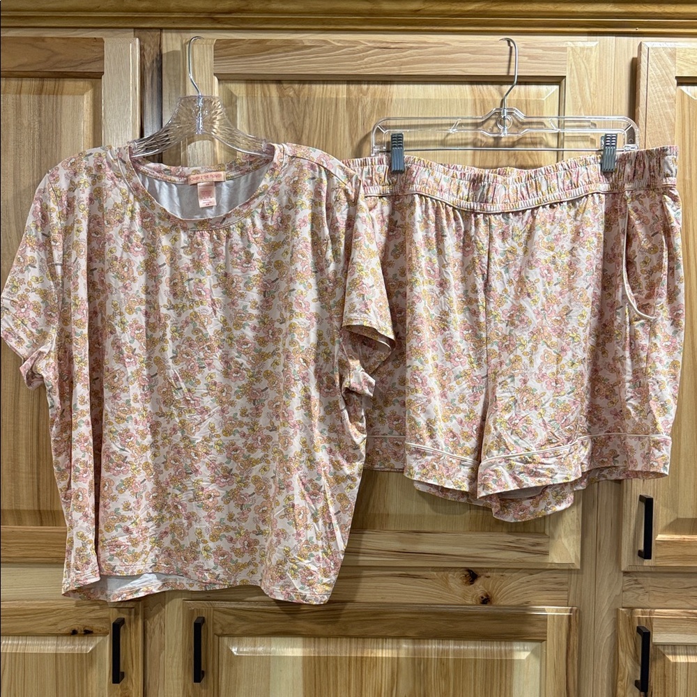 Power 2 The Flower Floral Vintage Vibes Short Sleeve and Shorts Pajama Set Sz 2X